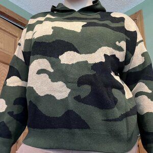 Like New Elan Green and Khaki Camo Hoodie